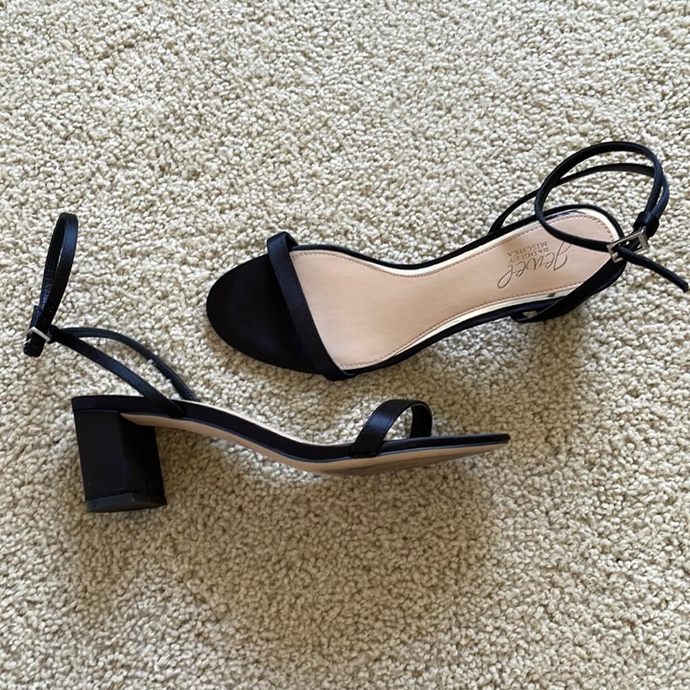*like new* black chunky heel